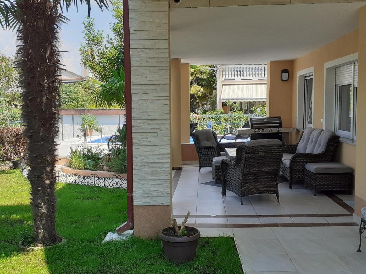 Apartment Hana With A Private Pool Malinska Ngoại thất bức ảnh
