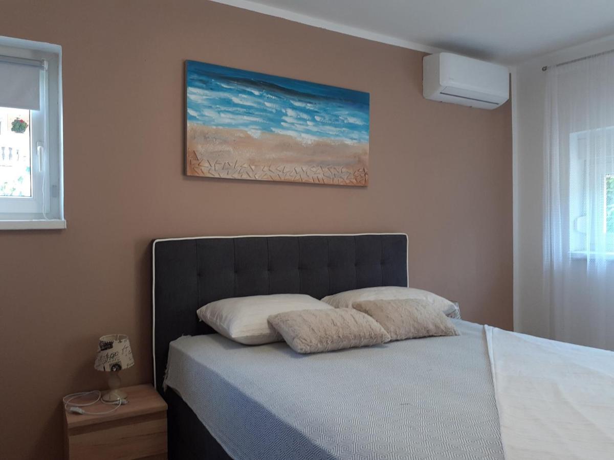 Apartment Hana With A Private Pool Malinska Ngoại thất bức ảnh