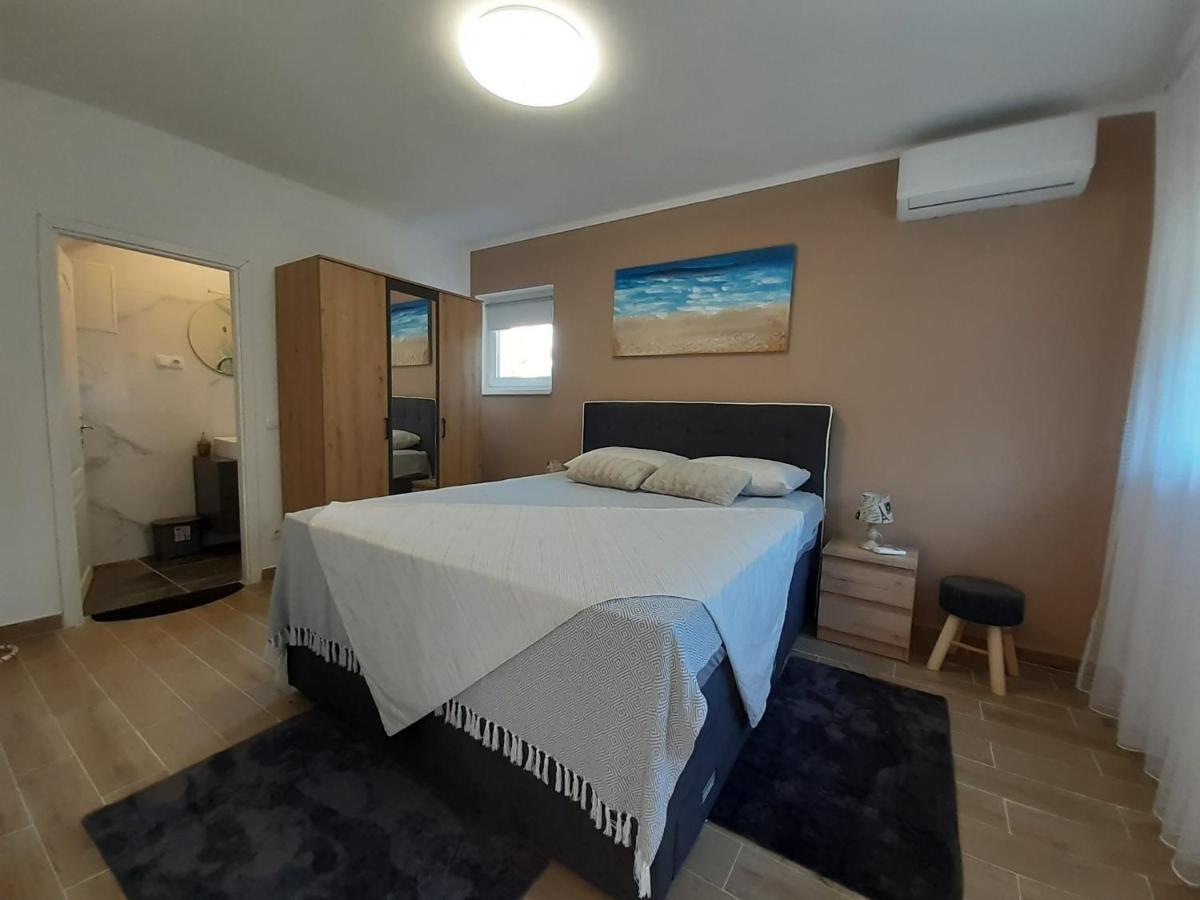 Apartment Hana With A Private Pool Malinska Ngoại thất bức ảnh