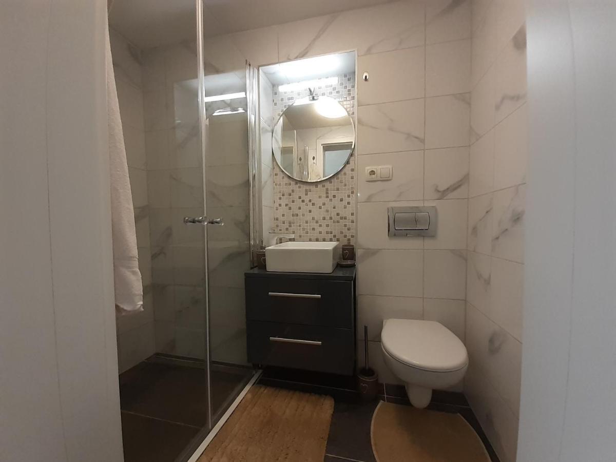 Apartment Hana With A Private Pool Malinska Ngoại thất bức ảnh