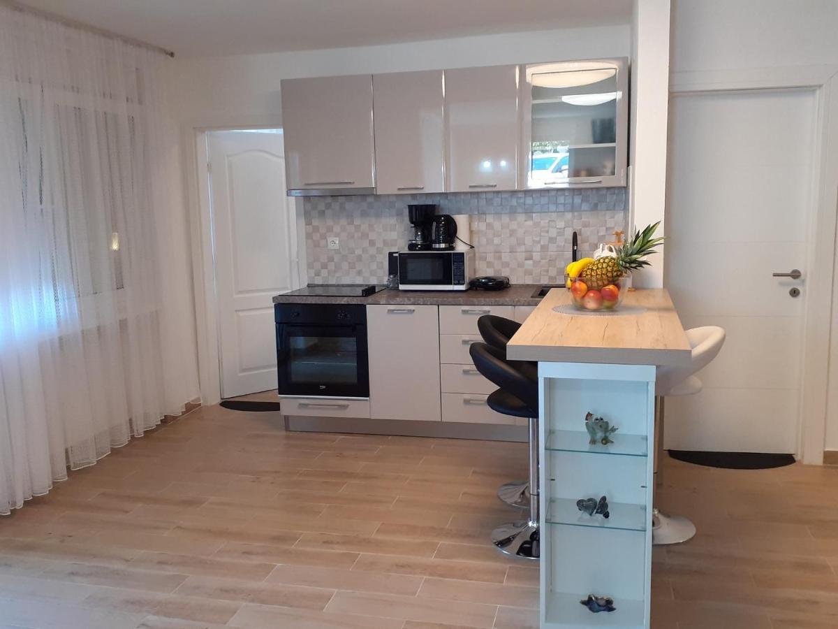 Apartment Hana With A Private Pool Malinska Ngoại thất bức ảnh
